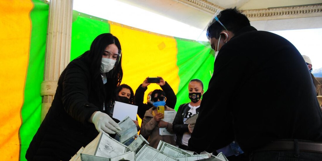 En el municipio de Ixmiquilpan, en Hidalgo, se suspendió definitivamente la votación debido a que se presentó una persona que quemó una urna.