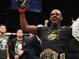 Jon Jones acepta reto de aficionado que termina en una desgracia