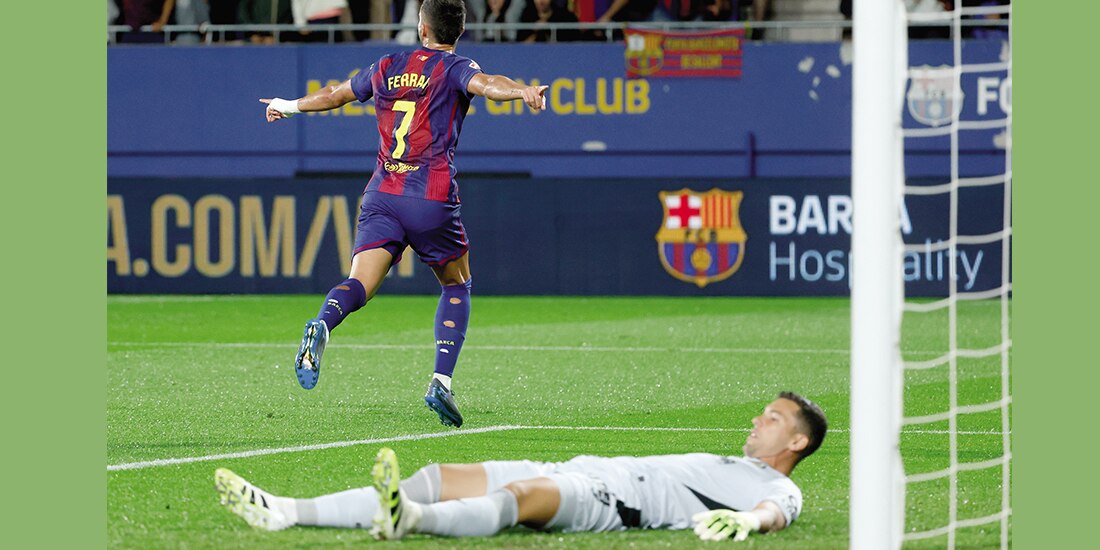 Ferran Torres celebra su gol de la victoria con el Barcelona, ayer.