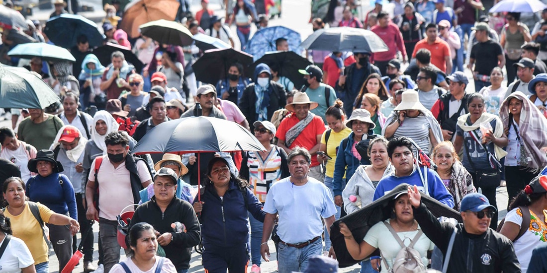 Integrantes de la Coordinadora Nacional de Trabajadores de la Educación durante su protesta