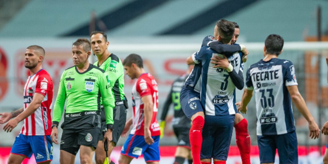 Jugadores del Monterrey festejan su triunfo sobre el Atlético de San Luis en la Liga MX el pasado 3 de abril.