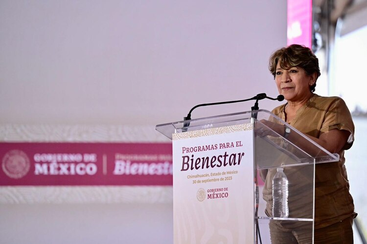 Aumento de becas y proyectos de desarrollo urbano en Chimalhuacán para combatir la pobreza.