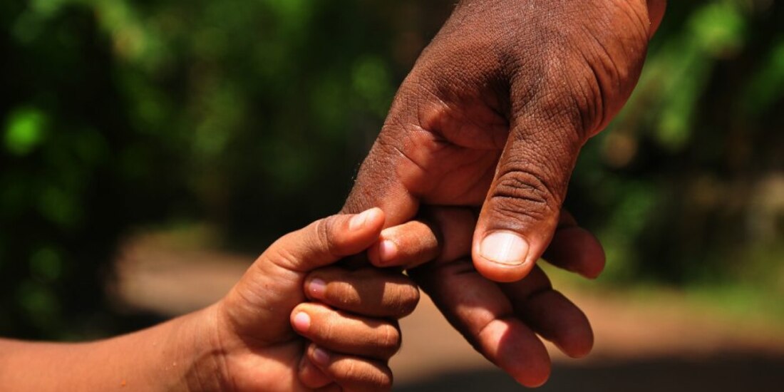 Familia recibe amenaza racista de sus vecinos en Inglaterra
