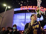 Aficionados de los Lakers celebraron el título.