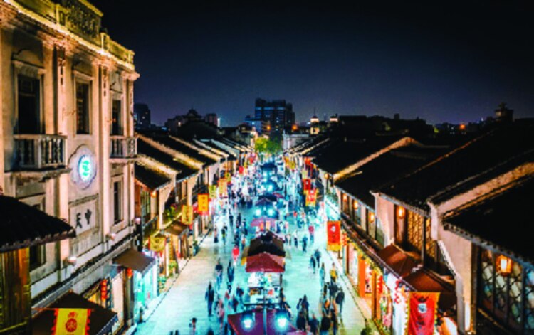 En Qinghefang se puede comer la gastronomía local