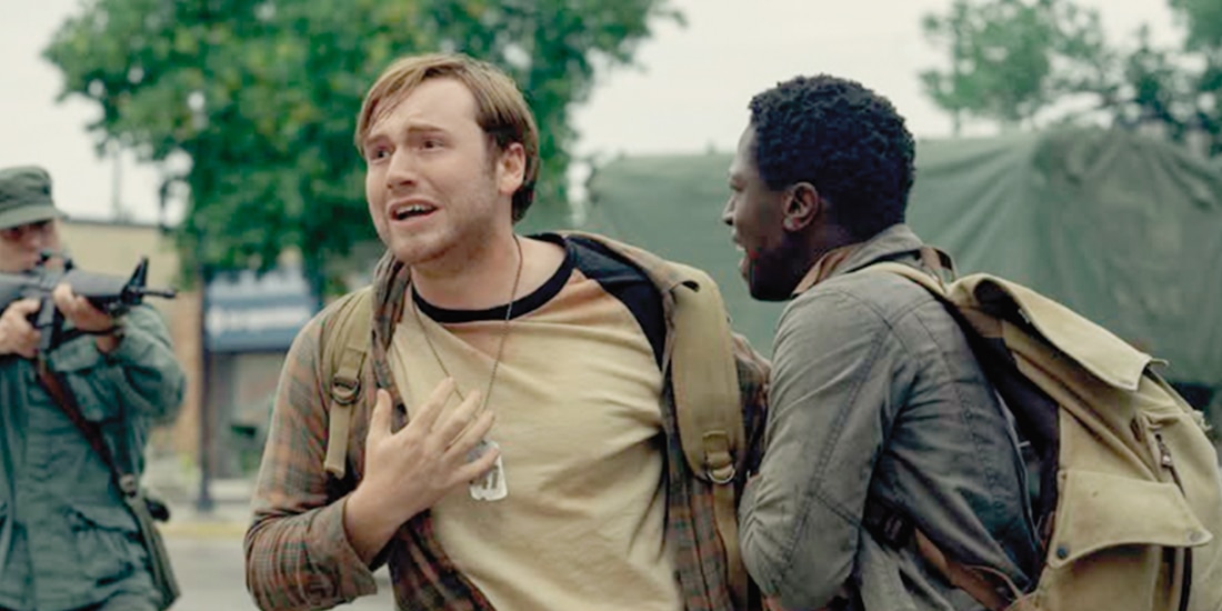 Los actores Cooper Hoffman y David Jonsson en Camina o muere.