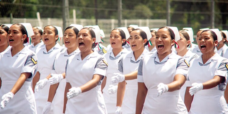 Estudiantes del Sistema Educativo Naval, en su preparación, ayer, para el desfile de Independencia.