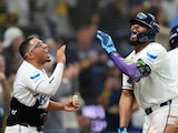 Junior Caminero celebra su cuadrangular de dos carreras en el Juego 6 entre Rays y Guardians.