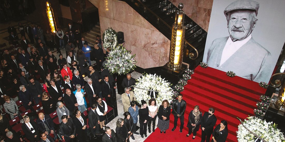 Familiares e integrantes del medio artístico asistieron a despedir al actor de cine y teatro, ayer en el máximo recinto cultural del país.