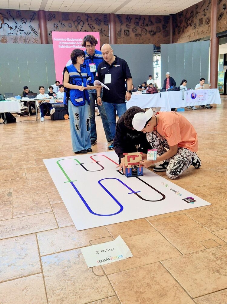 Mario Delgado y autoridades educativas reconocen proyectos con impacto social y científico.