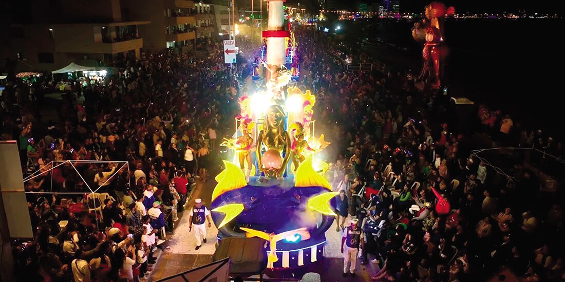 Uno de los desfiles del Carnaval de Mazatlán 2025, ayer.