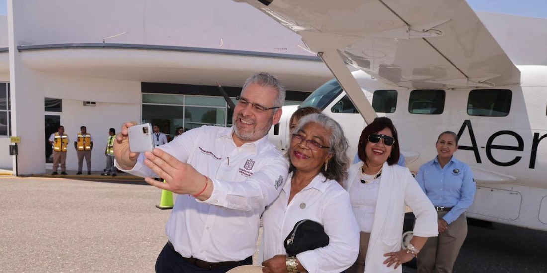 En la imagen el Gobernador constitucional.