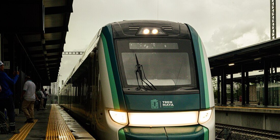 El Tren Maya retoma su operación regular después de la suspensión provocada por el huracán Helene en la región de Quintana Roo.