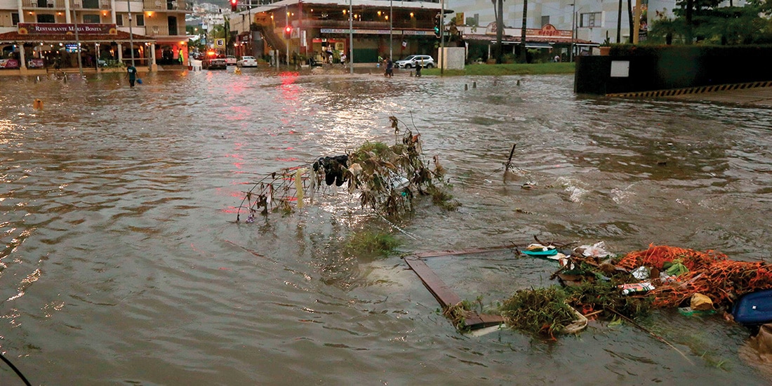 El fenómeno provocó lluvias e inundaciones en el puerto de Acapulco, ayer.