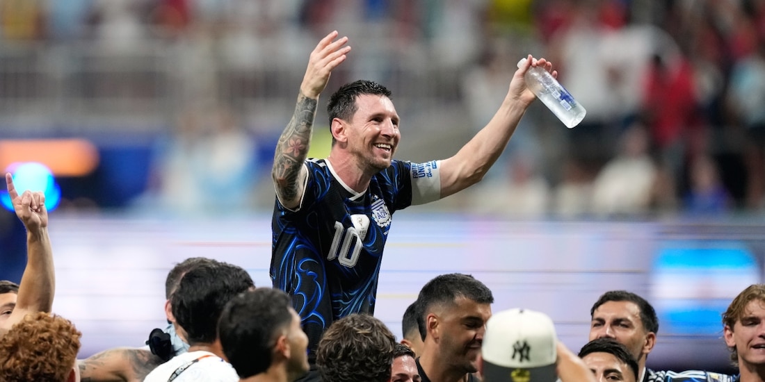 Lionel Messi celebra el triunfo de Argentina sobre Inglaterra en las semifinales del Mundial 2026.