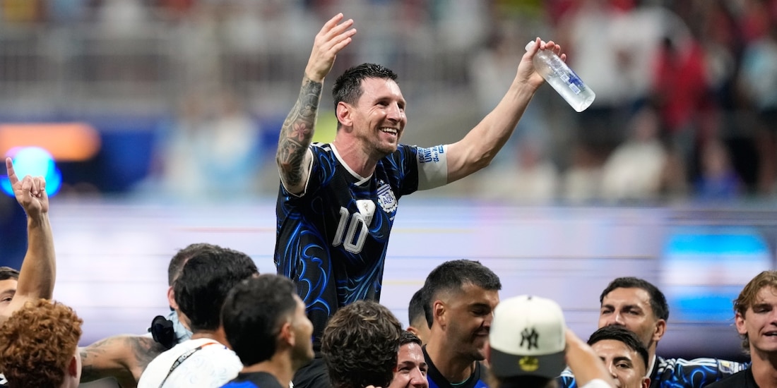 Lionel Messi celebra el triunfo de Argentina sobre Inglaterra en las semifinales del Mundial 2026.