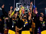 Jugadores de Tigres festejan tras coronarse en la Concachampions el año pasado.