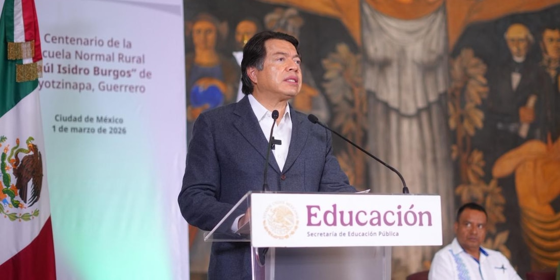 El secretario de Educación Pública, Mario Delgado Carrillo, encabeza el acto conmemorativo por el centenario de la Normal Rural de Ayotzinapa.