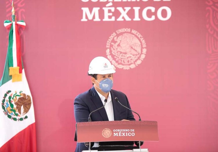 Ofrece conferencia de prensa el gobernador Diego Sinhue Rodríguez.