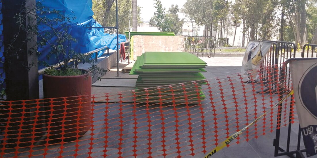 Edificios del complejo legislativo que aún no concluyen su rehabilitación, ayer.