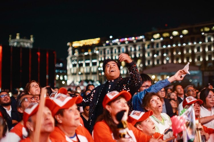 Asistentes a la proyección del concierto.
