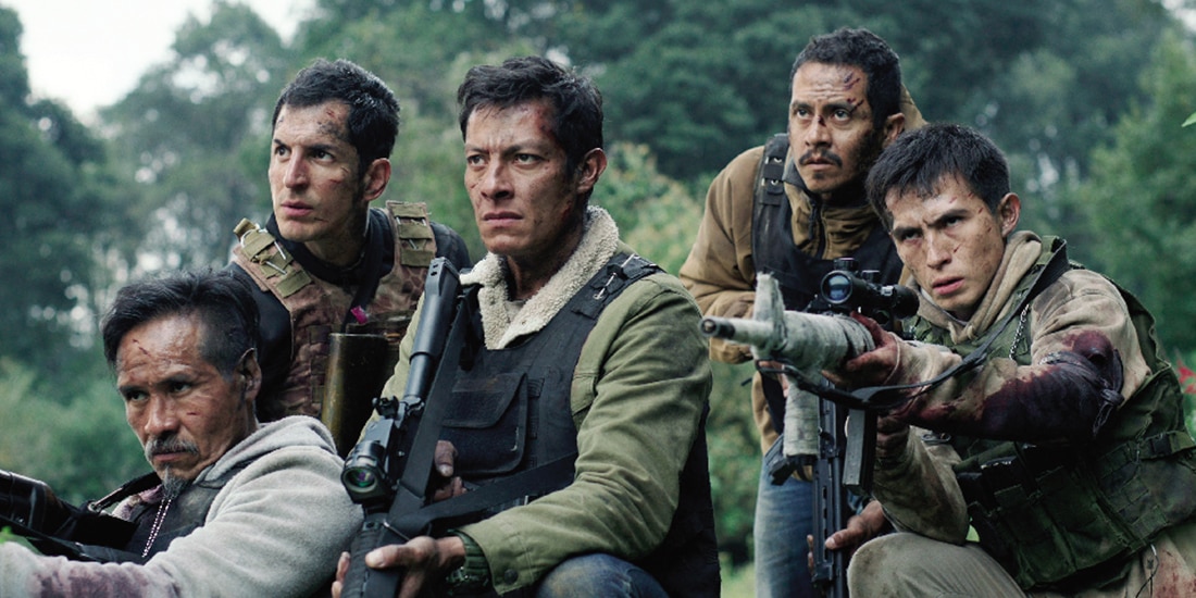 Luis Alberti (al centro), al interpretar al capitán Guerrero.