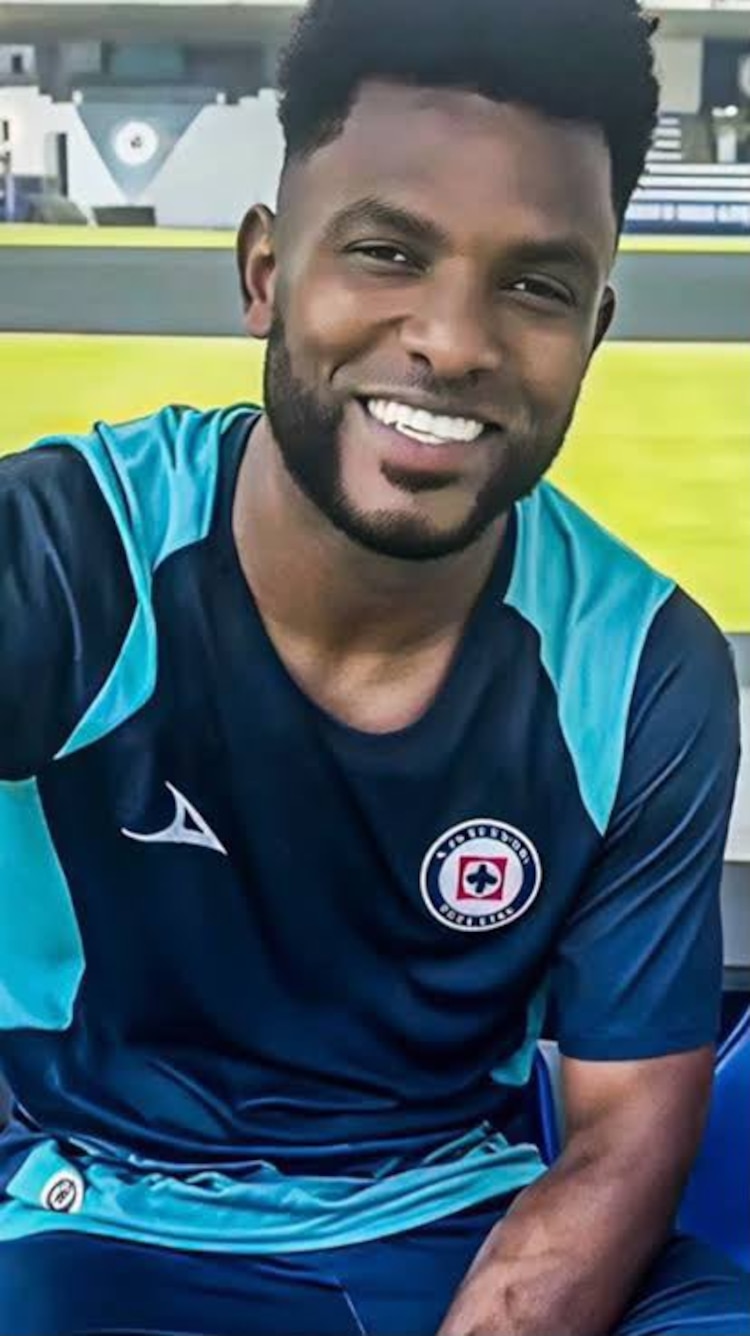 Miguel Borja con la camiseta del Cruz Azul.