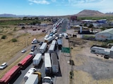 Reportan bloqueos en Chihuahua, presuntamente para evitar paso a marcha convocada por Morena.