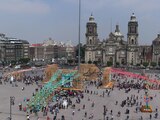 La Mega Ofrenda de Día de Muertos del Zócalo ya se comienza a instalar.
