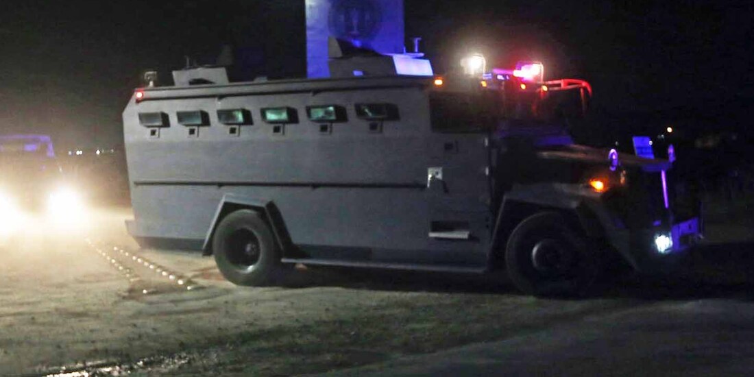 La madrugada de este martes comenzó el traslado de internos a otros penales.