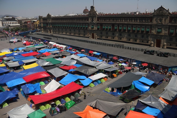 Vista del Zócalo tomado por manifestantes