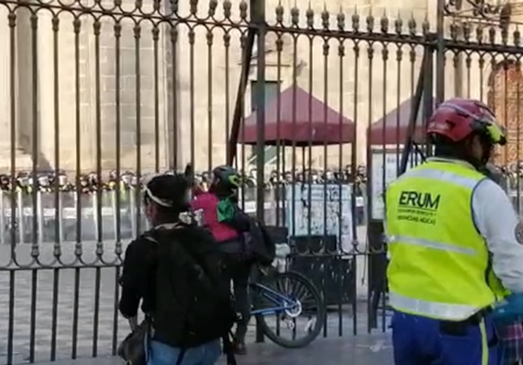 Policía resguarda Catedral.