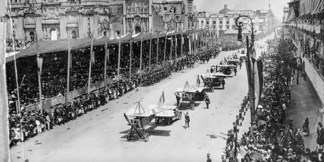 Anónimo, Desfile militar del Centenario de la Consumación de la Independencia, 1921.