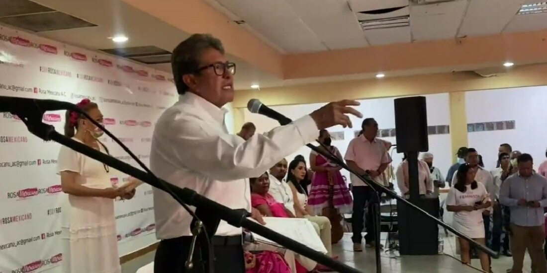 El senador Ricardo Monreal indicó que es aliado de las causas de las mujeres durante conferencia en Baja California Sur.