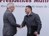 Los funcionarios estatal y federal en el encuentro de este jueves.