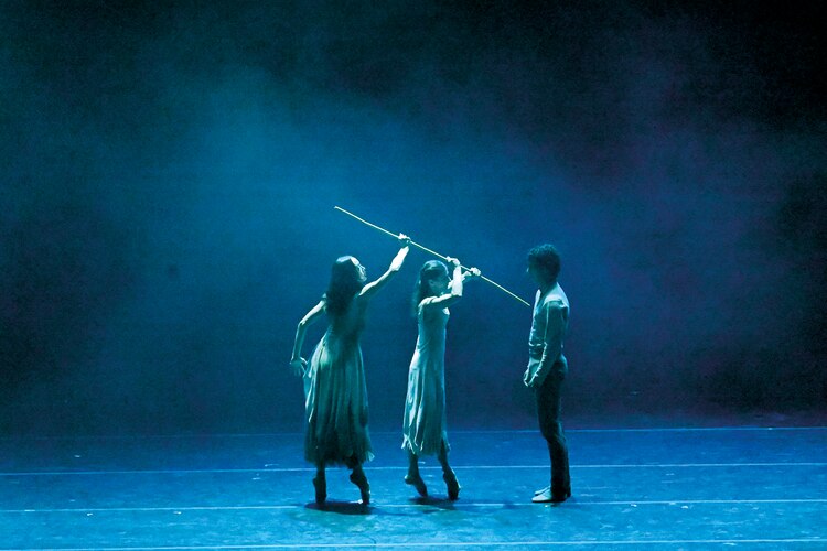 Pax de deux de la oscura versión de Giselle, de Arkam Khan.