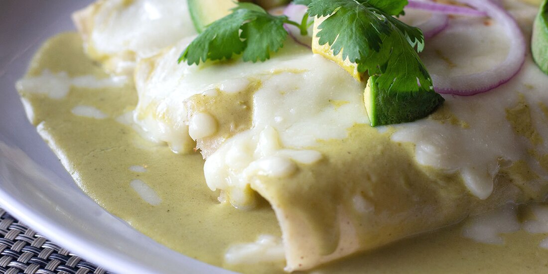 ¿De dónde son originarias las enchiladas suizas y por qué se les llama así?