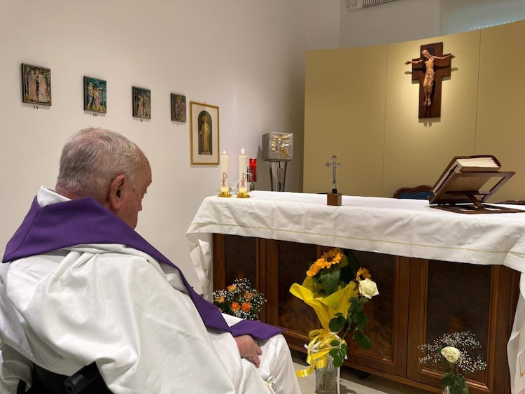Primera fotografía del papa Francisco desde su hospitalización.