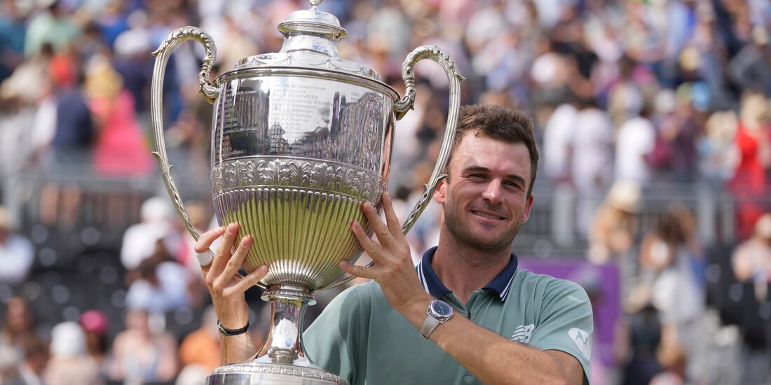 Tommy Paul celebra tras vencer al italiano Lorenzo Musetti, ayer.