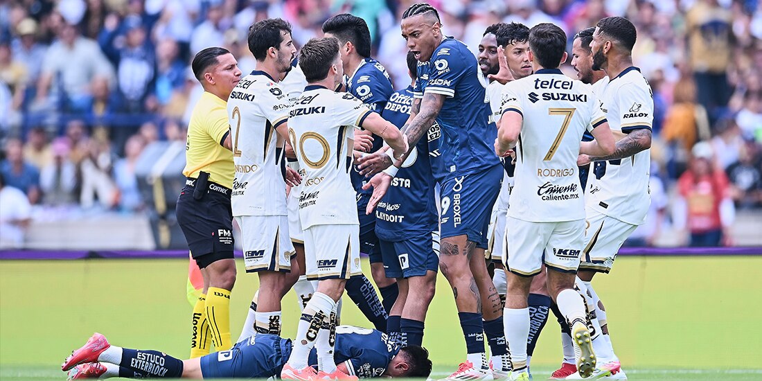 Futbolistas de Pumas y Pachuca, en la Jornada 2 del AP25.