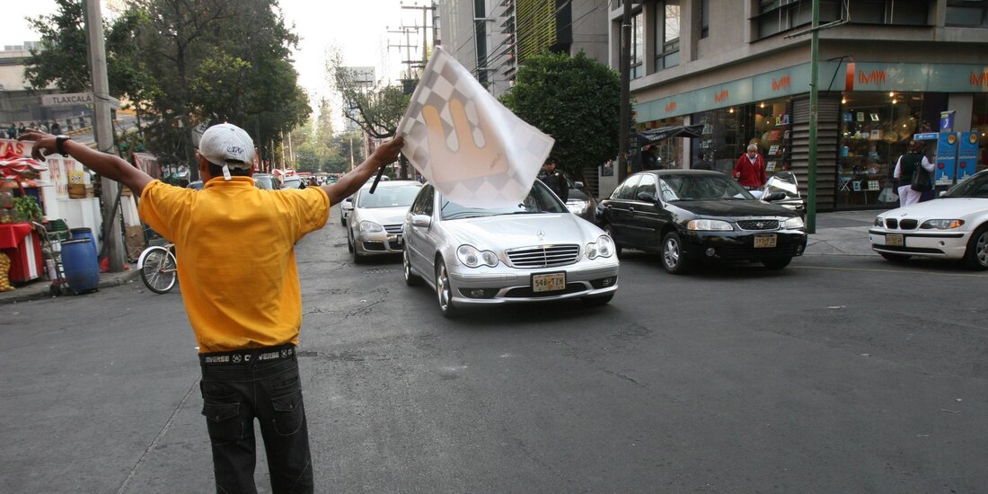 Franeleros en plena operación en calles de la capital del país.