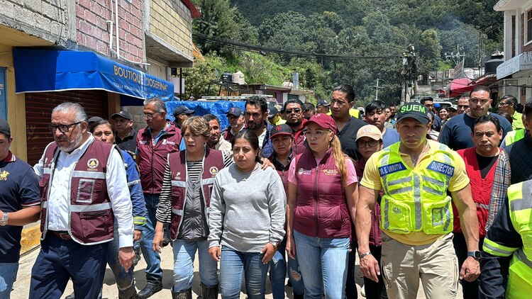 Delfina Gómez acudió a supervisar las labores de emergencia en la comunidad de San Luis Ayucan.