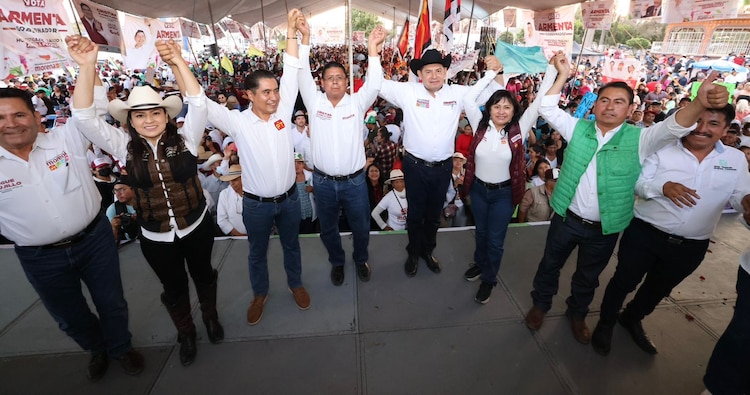 Armenta presentó su proyecto en Acajete.