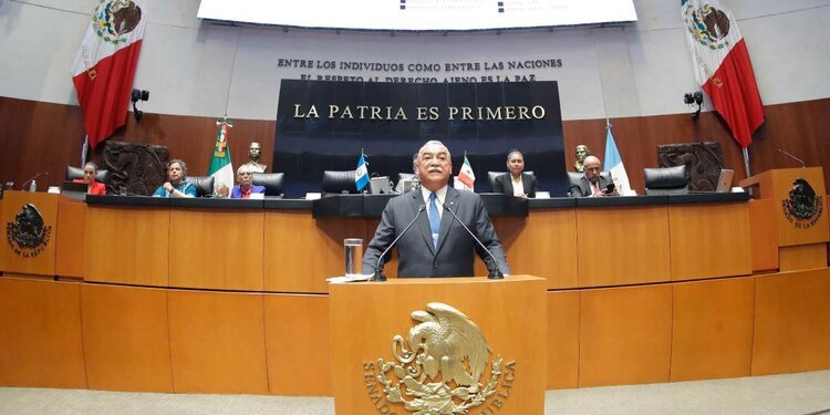 El presidente de la Comisión de Relaciones Exteriores del Congreso de Guatemala, Manuel Conde Orellana, acudió al Senado mexicano.