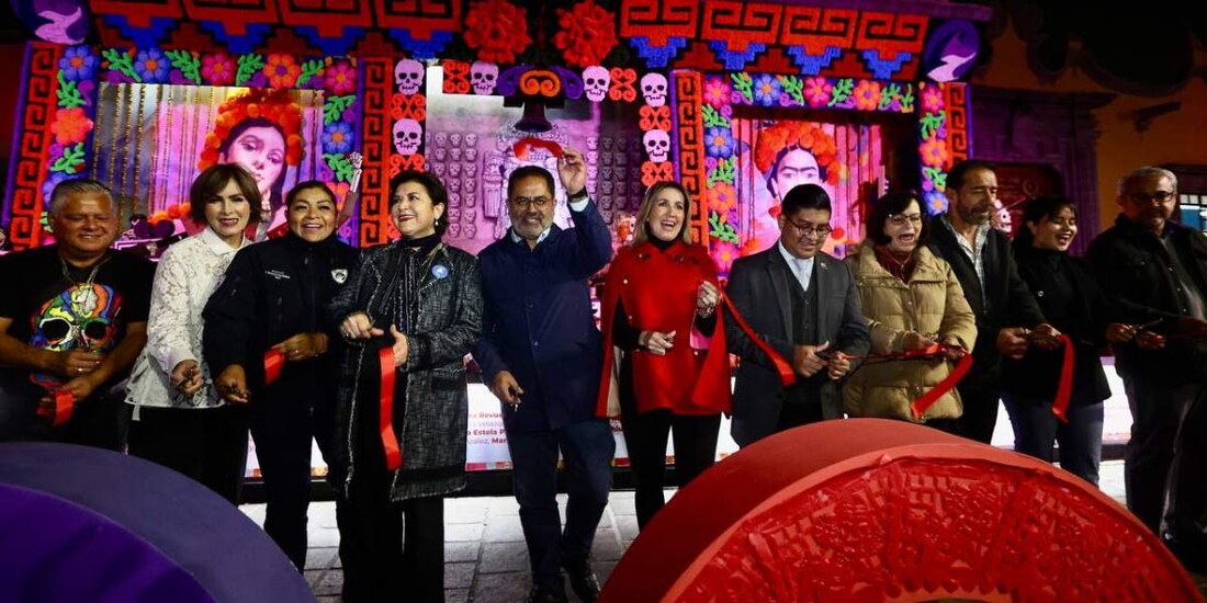 Inauguran mega ofrenda dedicada a mujeres en Coyoacán.