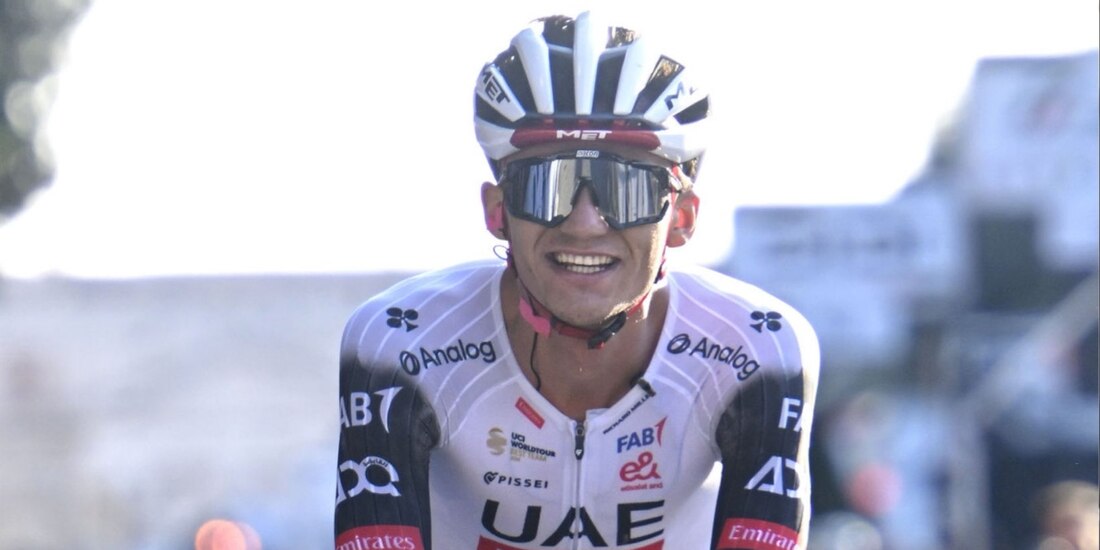 El mexicano Isaac del Toro llegó a 16 triunfos en la temporada con su victoria en el Giro de Veneto.