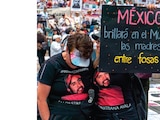 MILES DE familias buscadoras, ayer, al protestar en el Ángel de la Independencia