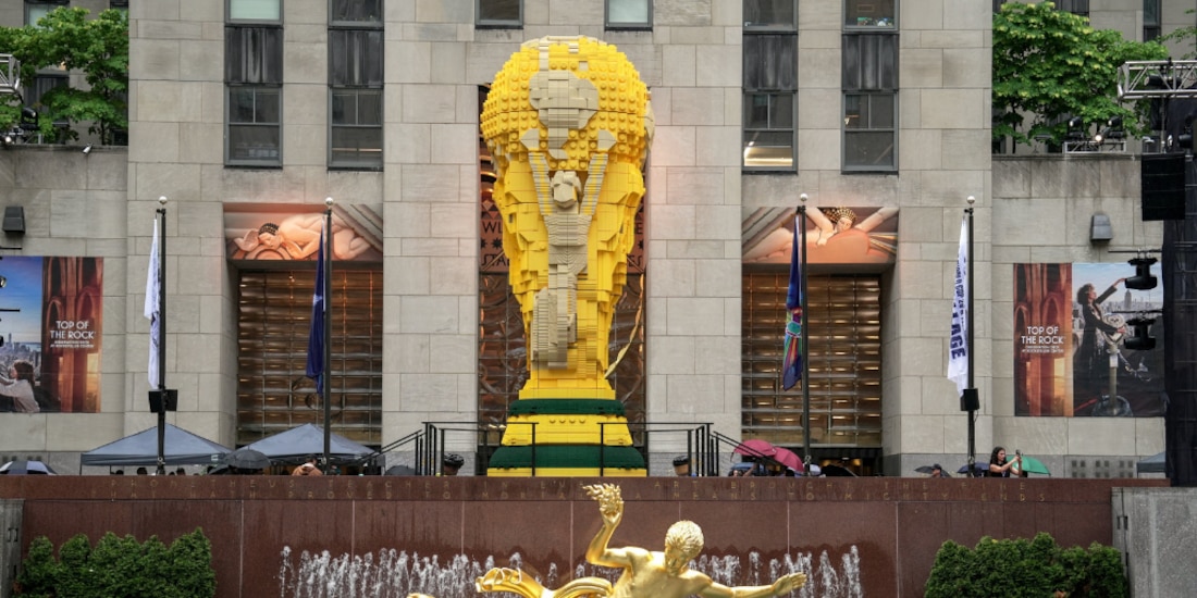 En el Rockefeller se encuentra la Copa del Mundo de Lego.