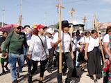 EL DOMINGO pasado, decenas de personas participaron en una peregrinación por el
agua, en Teopisca, como parte de un ritual dedicado al recurso y a la Madre Tierra.