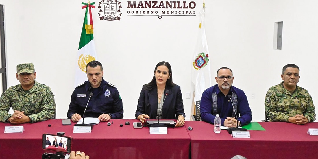 LA ALCALDESA Rosy Bayardo, en conferencia en la Mesa de Coordinación para la Construcción de la Paz en Colima, ayer.